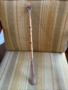 Vintage wooden/plastic shoe horn/back scratcher